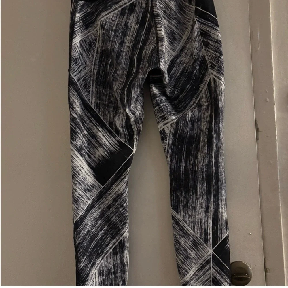 Lululemon Heat Wave High Times Leggings Size 8